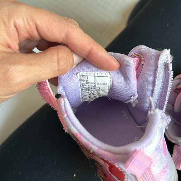 ‼️Disney princess toddler shoes size 6‼️ - Picture 4 of 5
